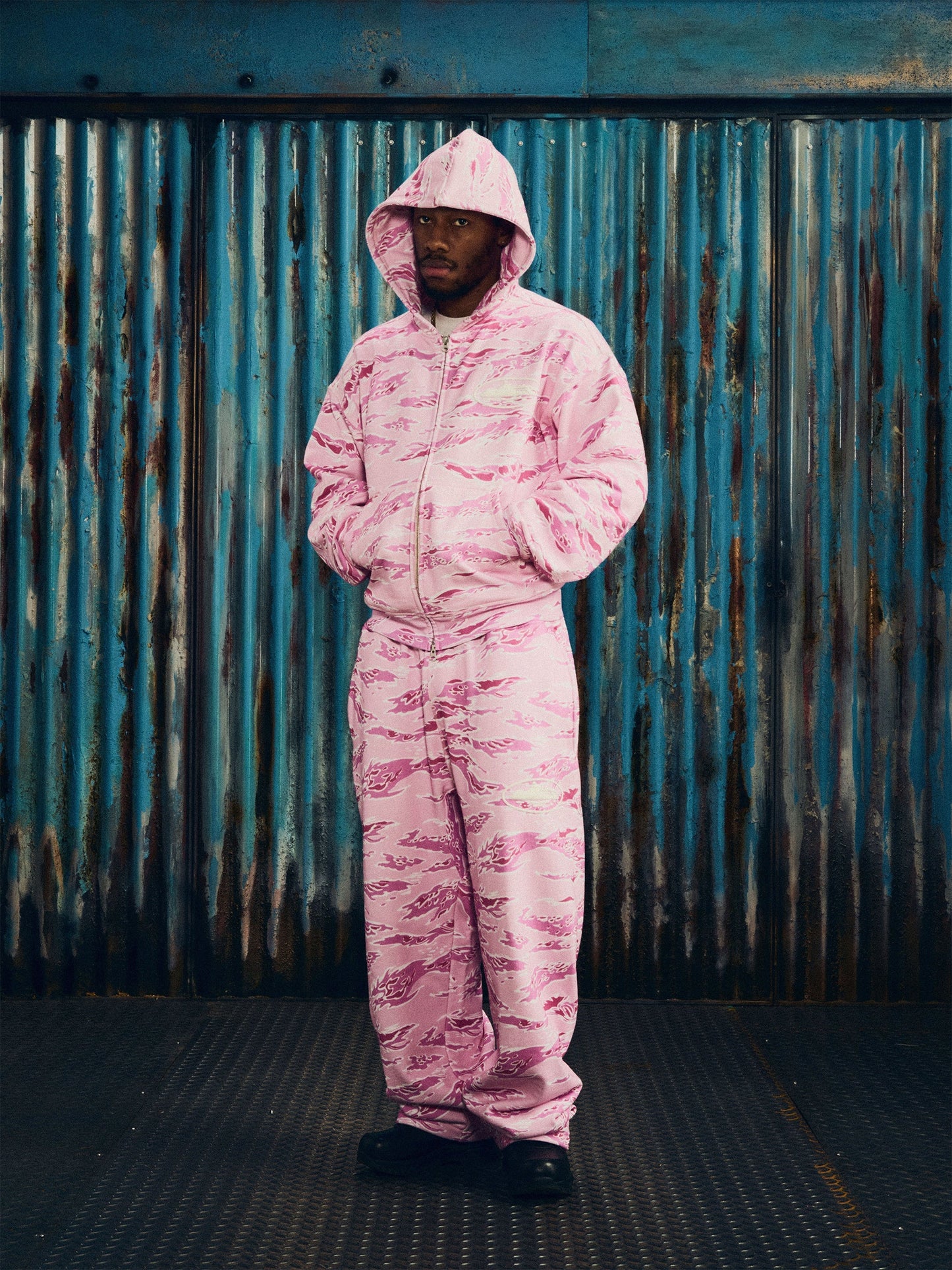 ISLAND PUFF PRINT OPEN HEM SWEATPANT
